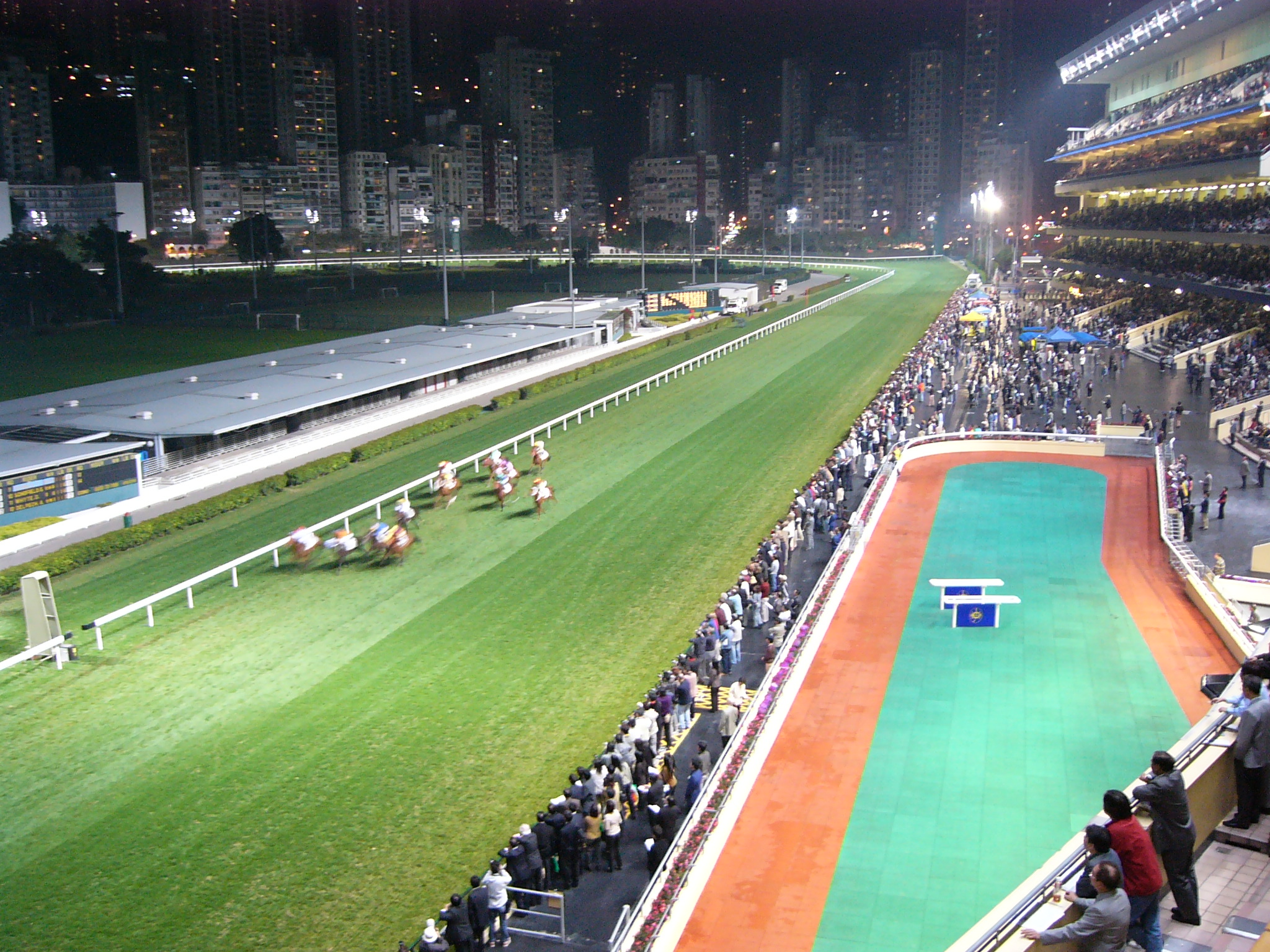 Populous was commissioned to design the new Owners' Facilities at the Happy Valley Racecourse.