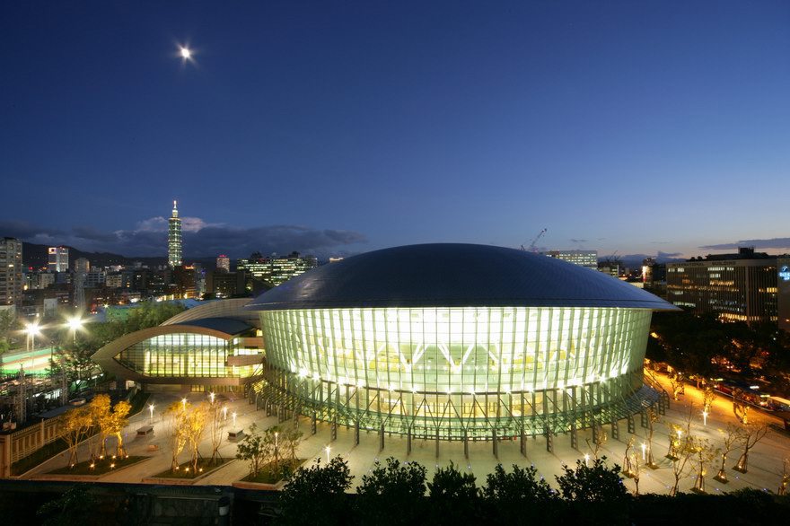 Taipei Arena forms the centrepiece of a multi-use sports complex in central Taipei City