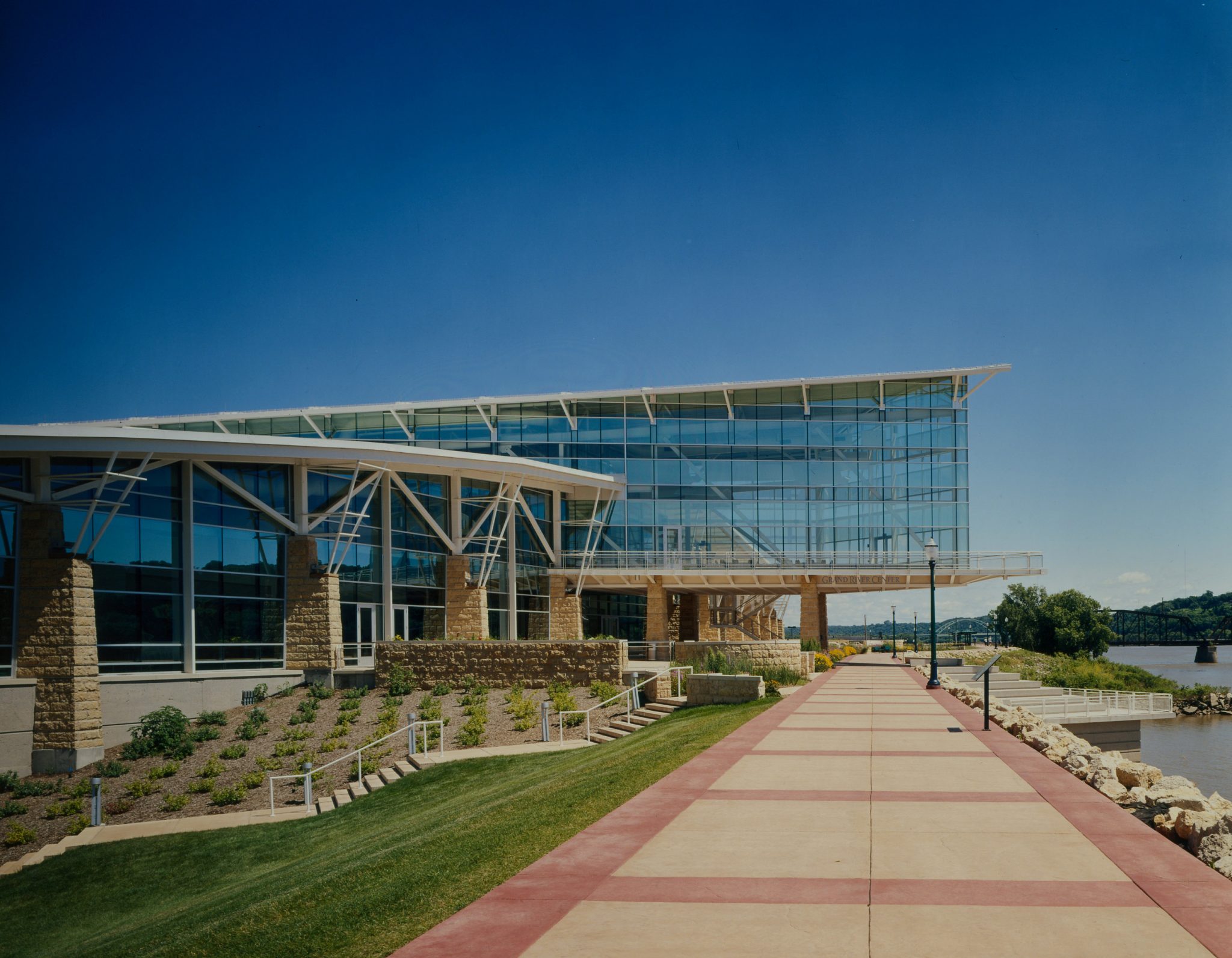 An all-glass meeting space darts out over the river like the bow of a ship.