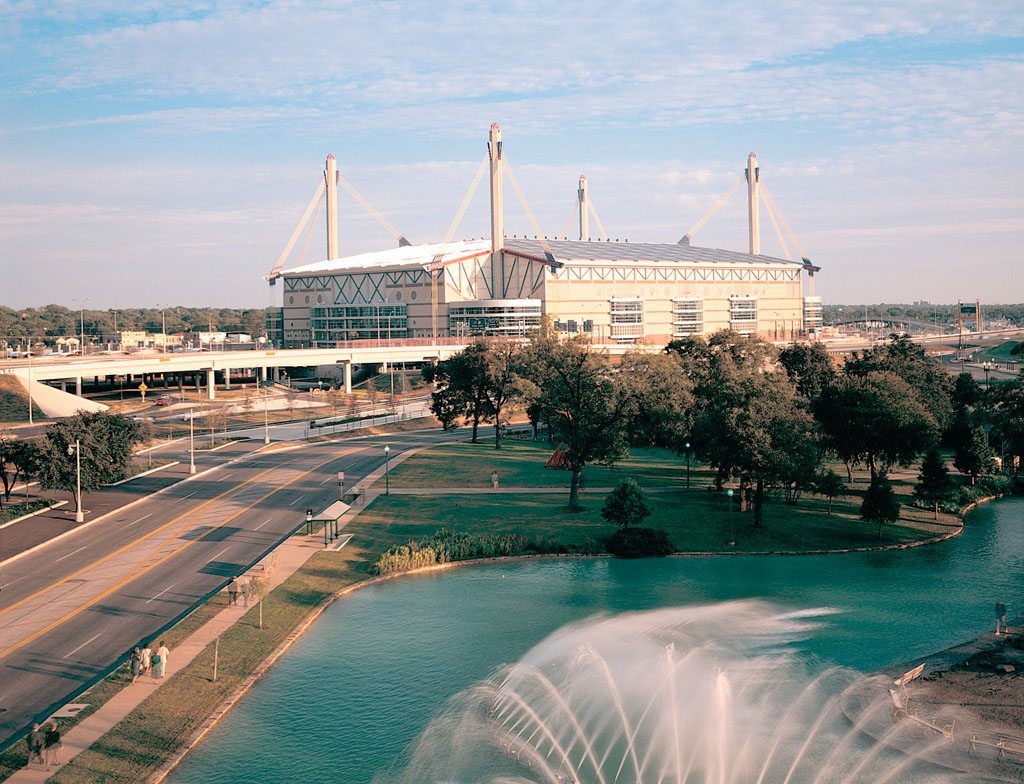 The Alamodome features an innovative roof structure that consists of four, 300-foot concrete masts or towers.