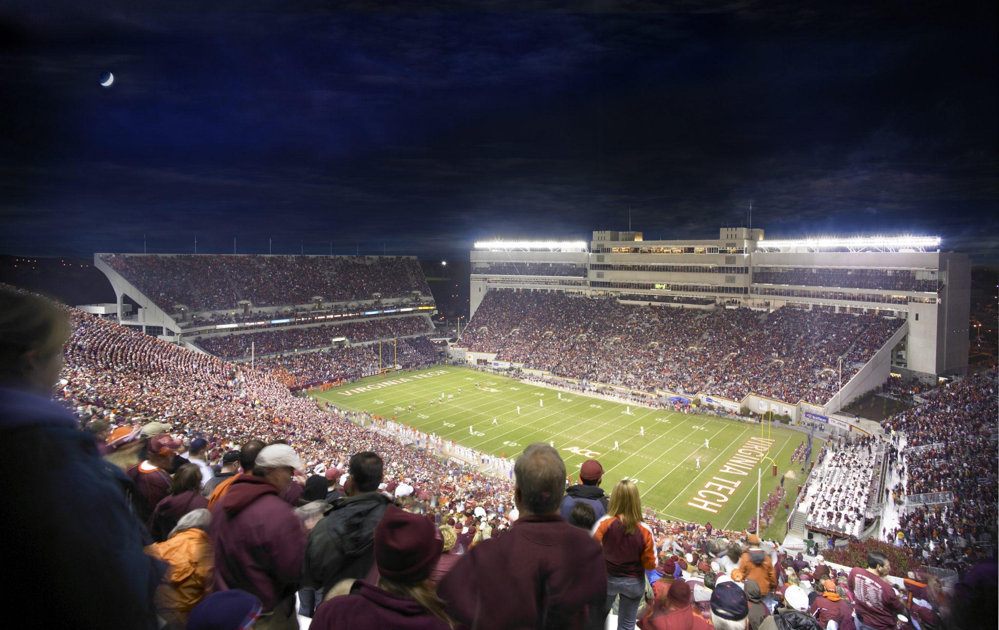 The design of the south endzone provides linkage between the existing east and west sideline structures creating more of an intimate presence.
