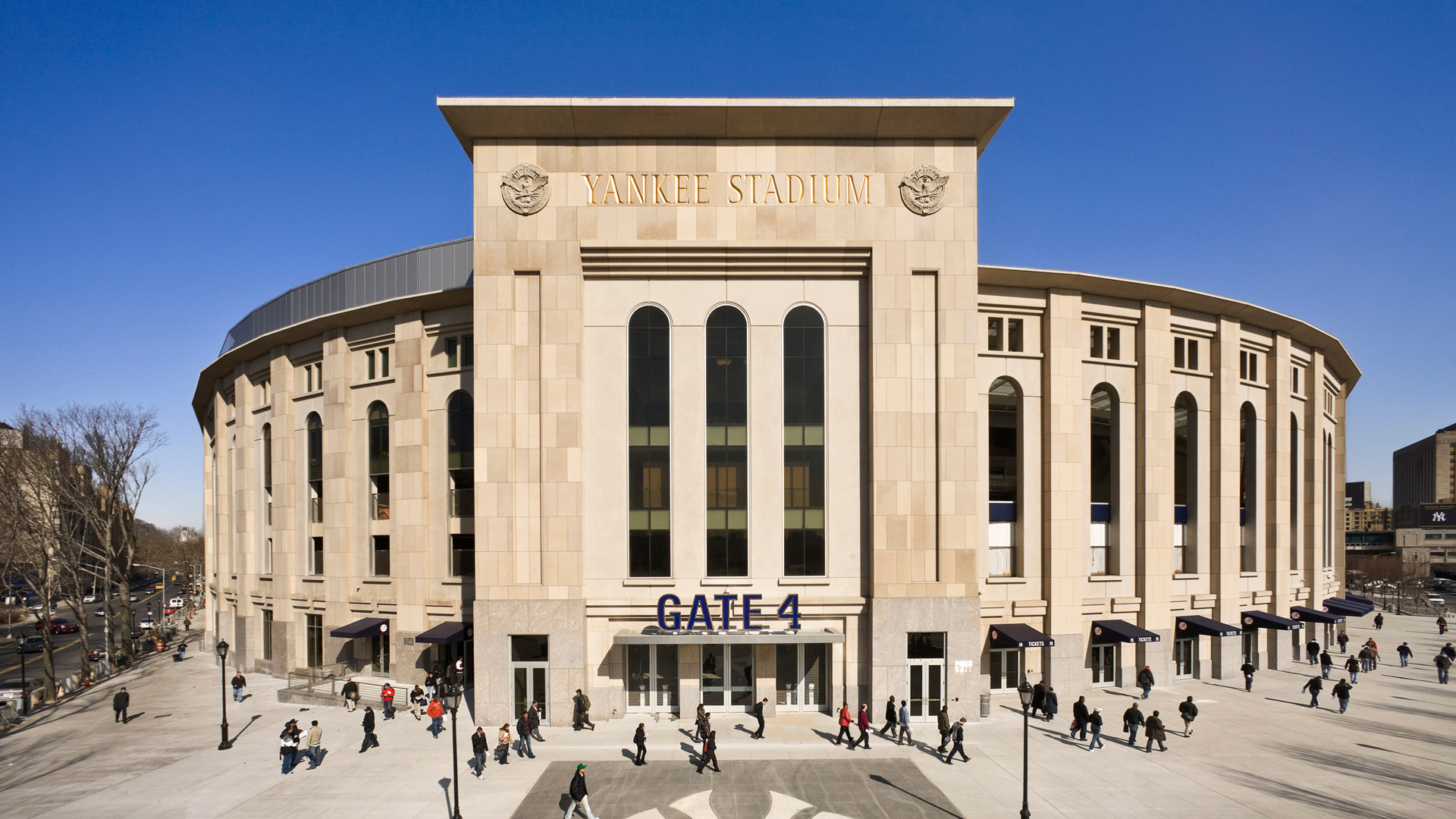Design Tweaks Help Old MLB Ballparks Make Pitch for New Fans - Bloomberg